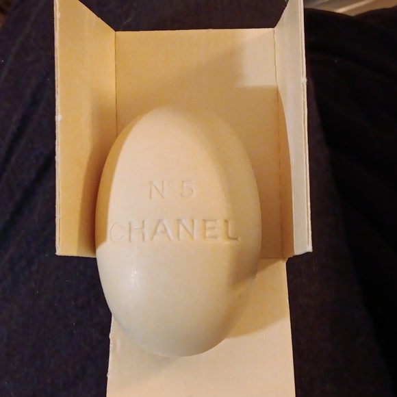 Chanel No 5 Savon Perfumed Bath Soap - Picture 6 of 9